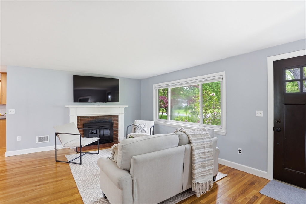 23 Wychwood Dr, Littleton, MA Photo #14