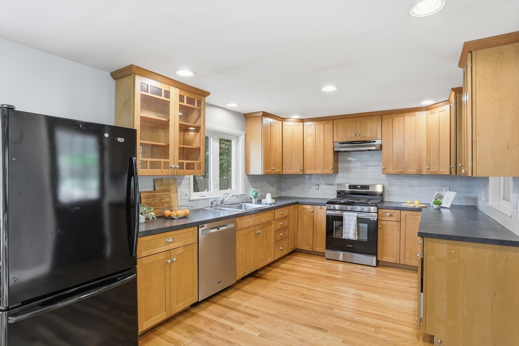 23 Wychwood Dr, Littleton, MA Photo #7