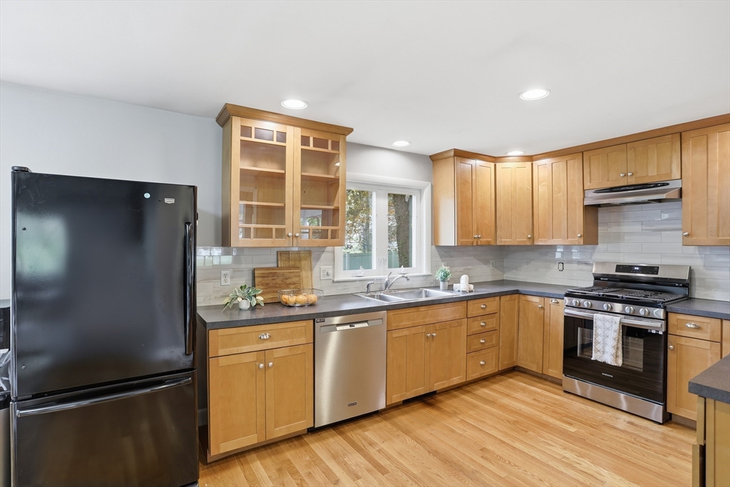 23 Wychwood Dr, Littleton, MA Photo #6