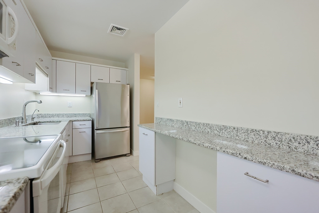 26 Holly Ln 3E