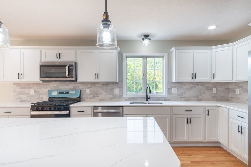 14 Wellfleet Dr, Wilbraham, MA Photo #9