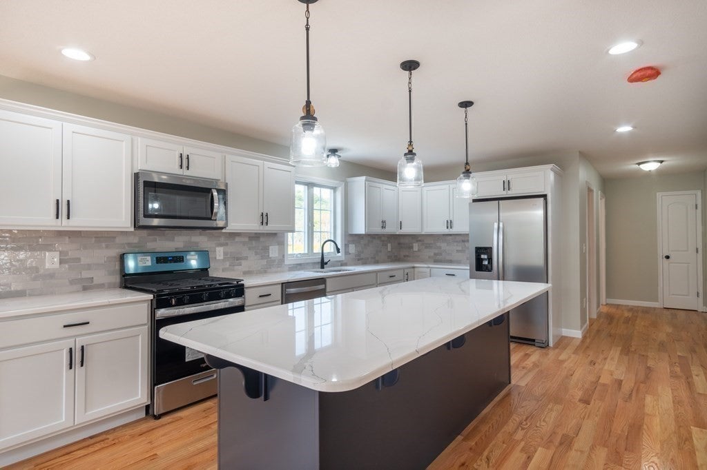14 Wellfleet Dr, Wilbraham, MA Photo #7