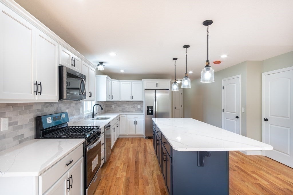14 Wellfleet Dr, Wilbraham, MA Photo #8