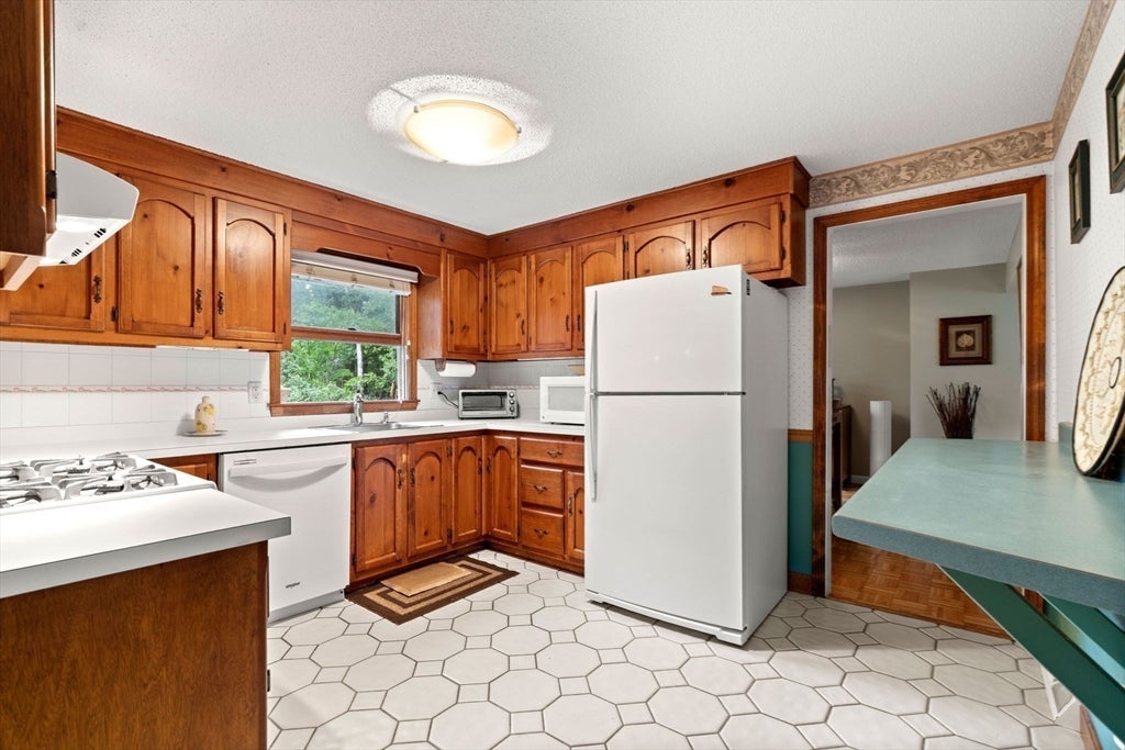 82 Keystone Ln, Billerica, MA, 82 Keystone Ln, Billerica, MA Photo #12