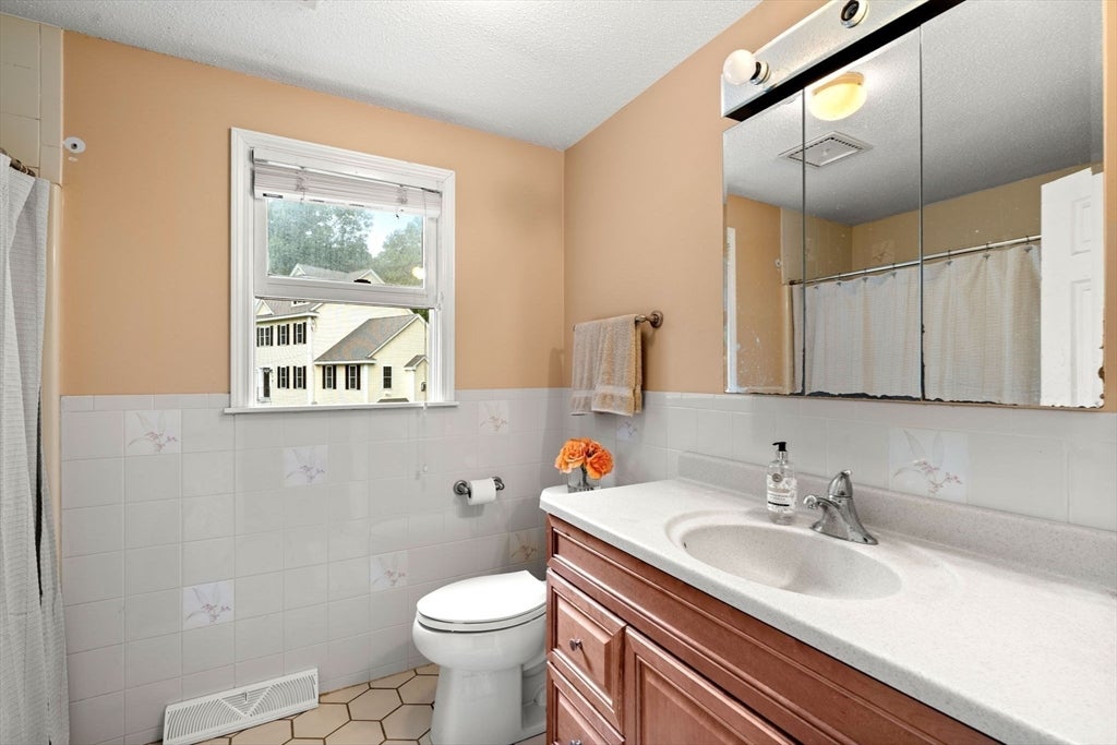 82 Keystone Ln, Billerica, MA, 82 Keystone Ln, Billerica, MA Photo #19
