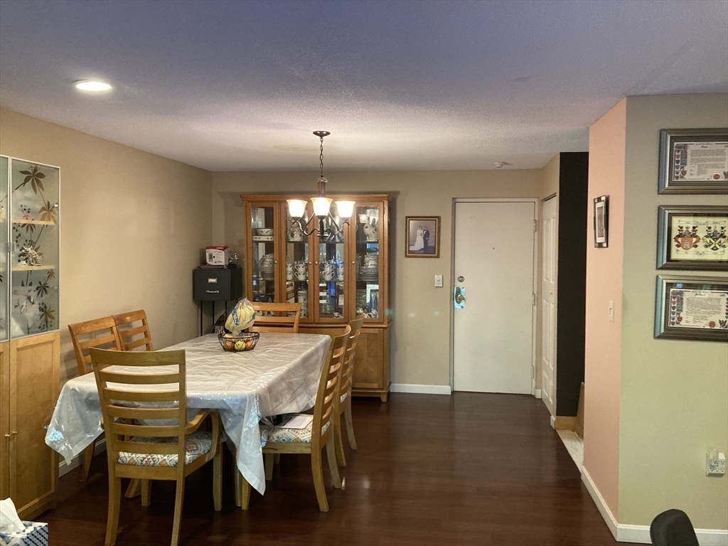 2 Summit Dr. 18