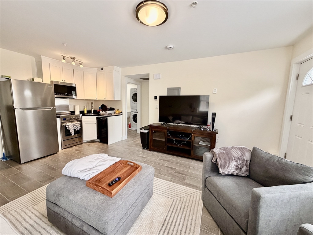 Click for 13 Dalby St #C, Newton, MA slideshow Click for 13 Dalby St #C, Newton, MA slideshow