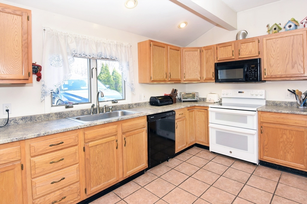 14 Warren Rd