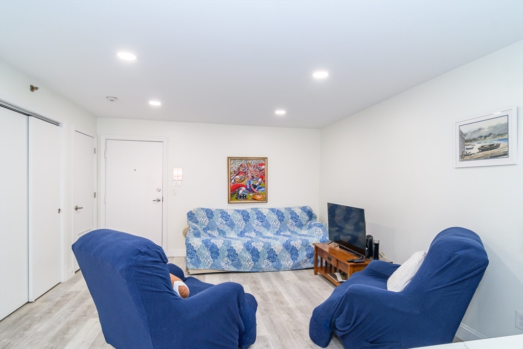 71 Edgeworth St 21