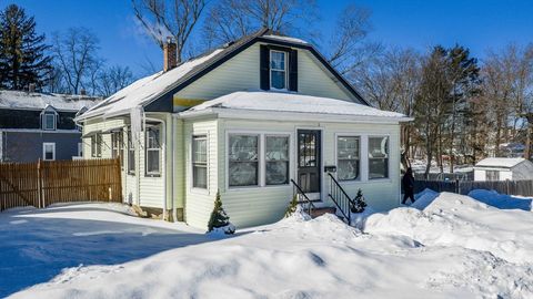 10 Jefferson Ave Taunton MA 02780