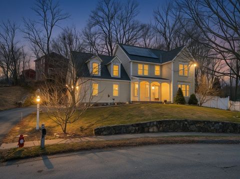 8 Jacqueline Dr Amesbury MA 01913