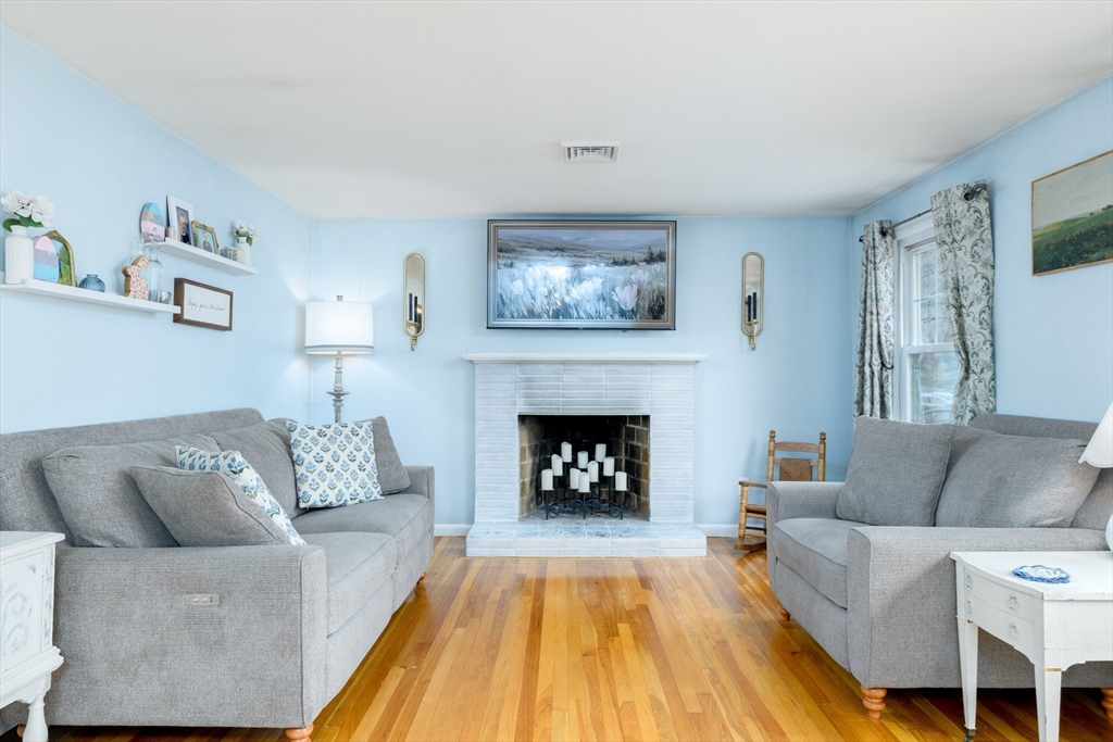 Picture for the property 73488211, 3 beds, 2 baths