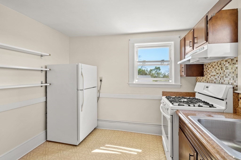 42 Railroad Avenue #6, Beverly, MA, 42 Railroad Avenue #6, Beverly, MA Photo #11