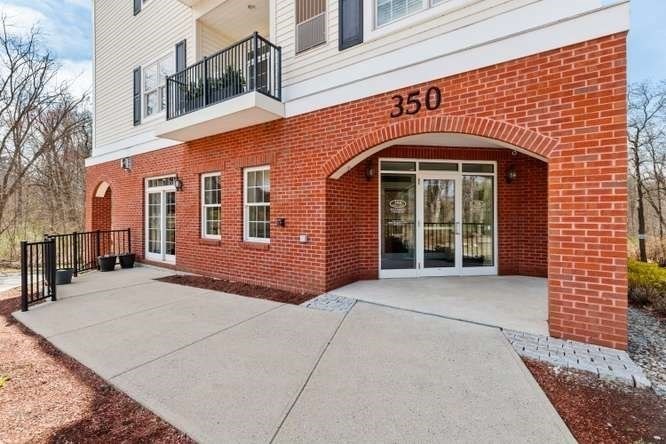 350 Greene St 306