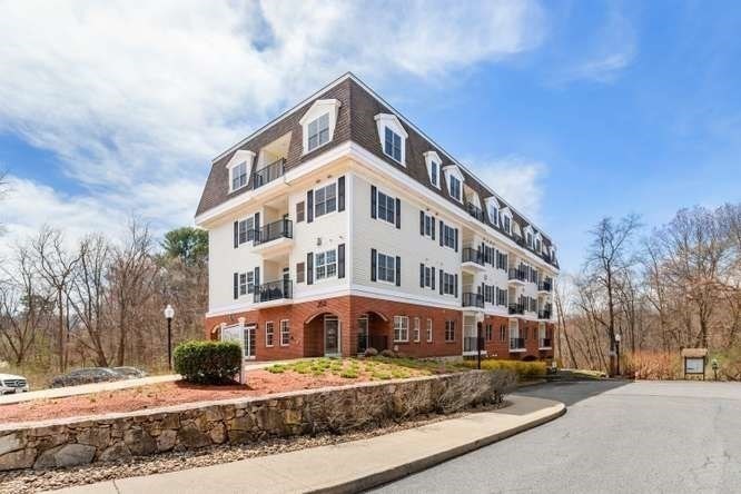 350 Greene St 306