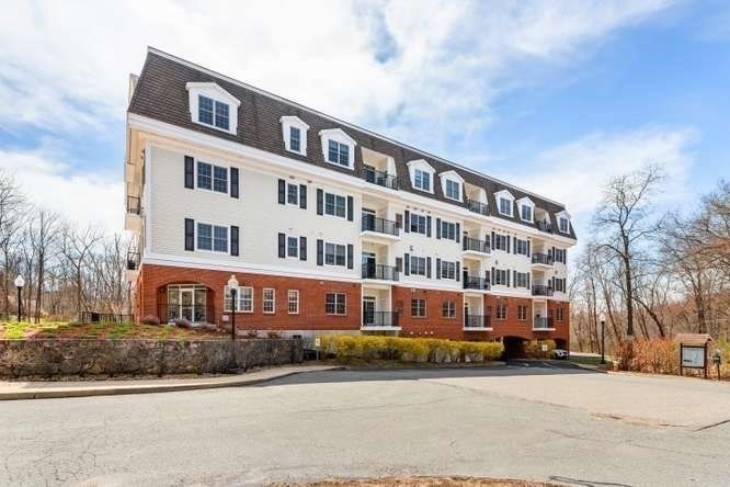 350 Greene St 306