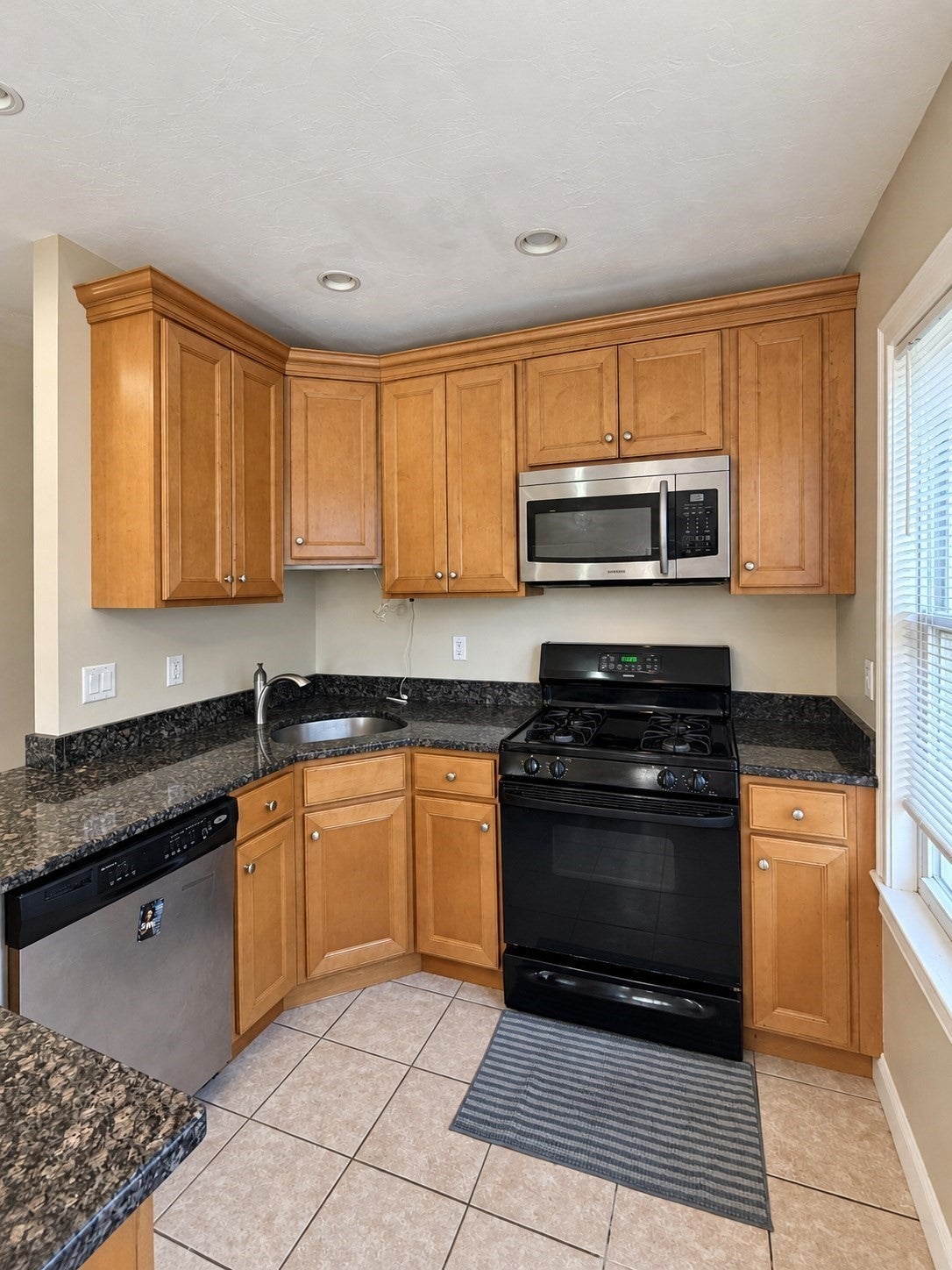 27 Fairfax St #2, Somerville, MA, 27 Fairfax St #2, Somerville, MA Photo #2