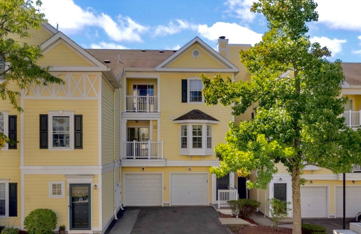 Photo of 208 Gazebo Circle, Reading, MA