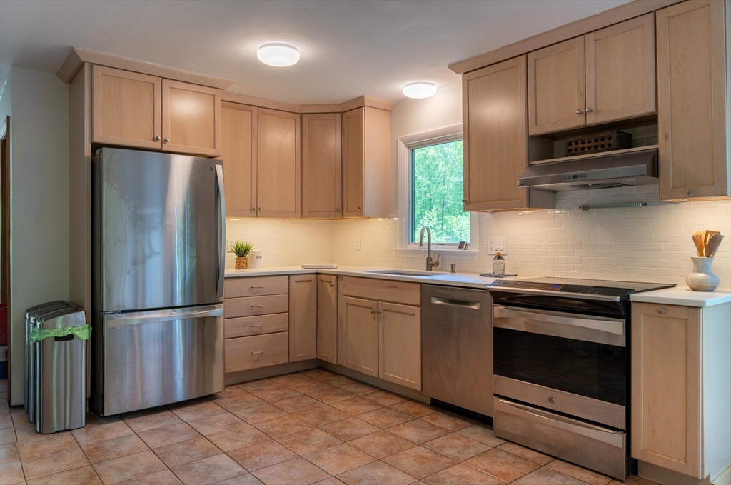 11 Gulf Road, Pelham, MA Photo #6