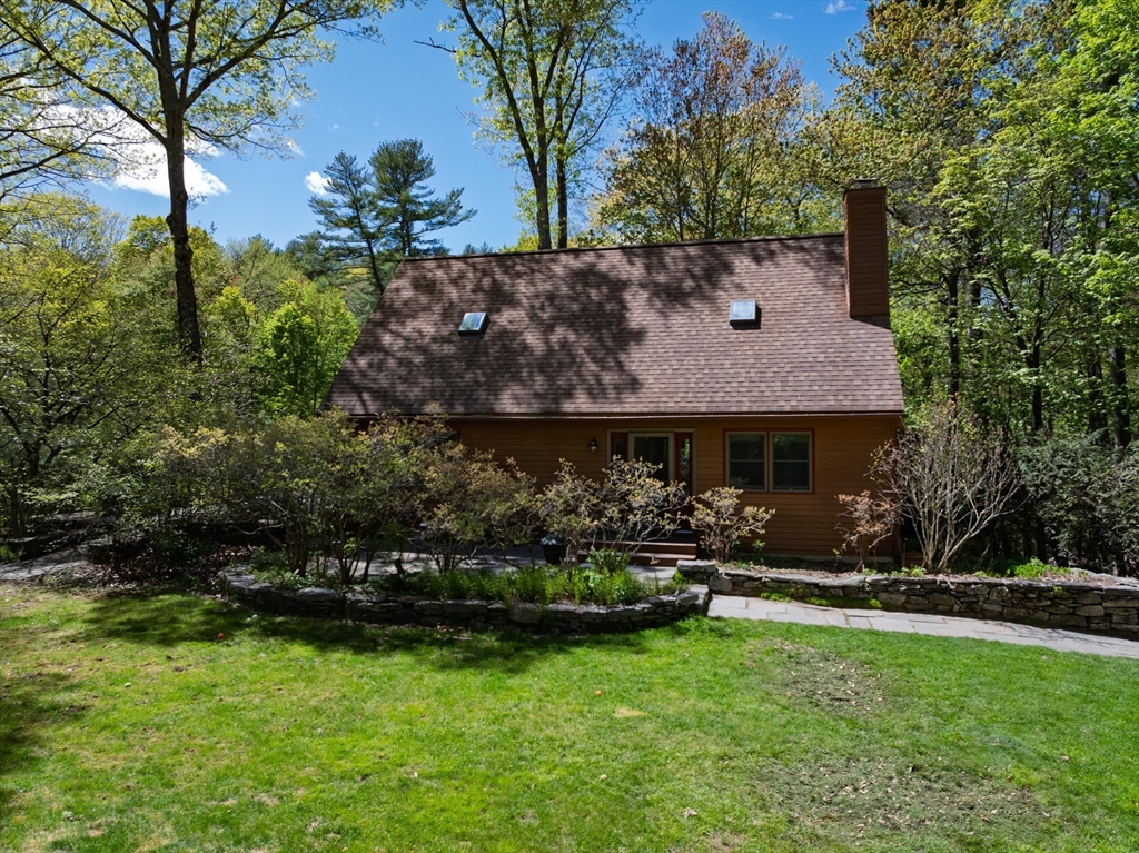 Photo of 11 Gulf Road, Pelham, MA