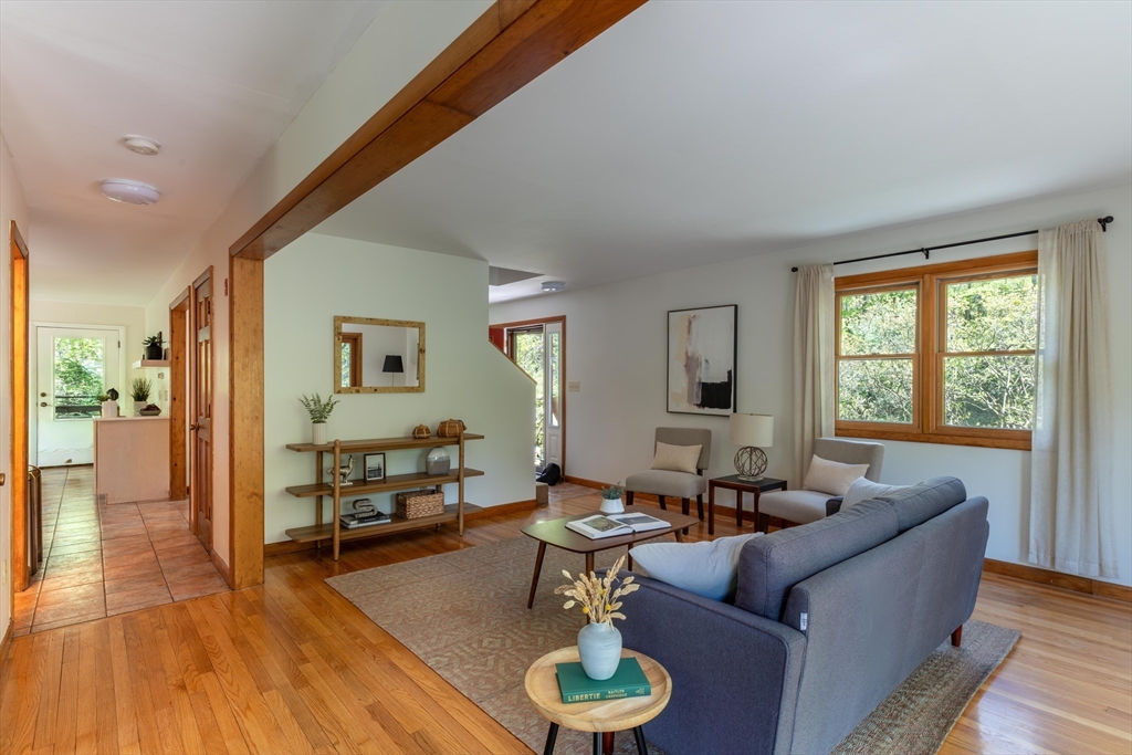 11 Gulf Road, Pelham, MA Photo #4