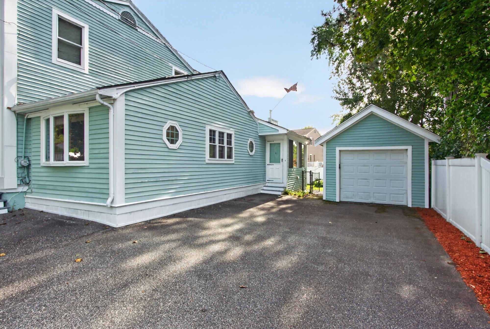 15 Ellington Rd