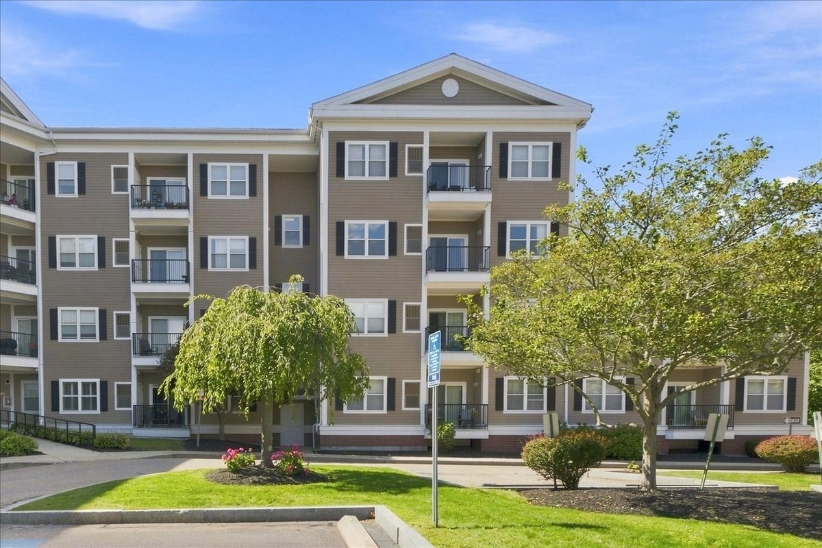 989 East St #303, Dedham, MA Photo #2