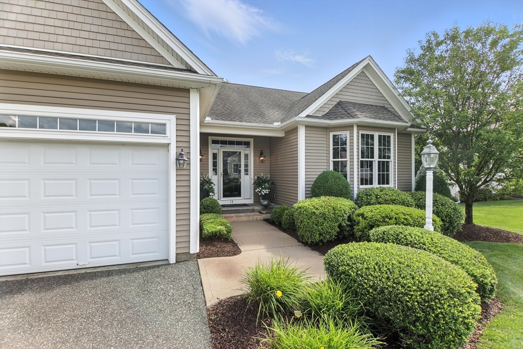 13 Feather Reed Ln 13