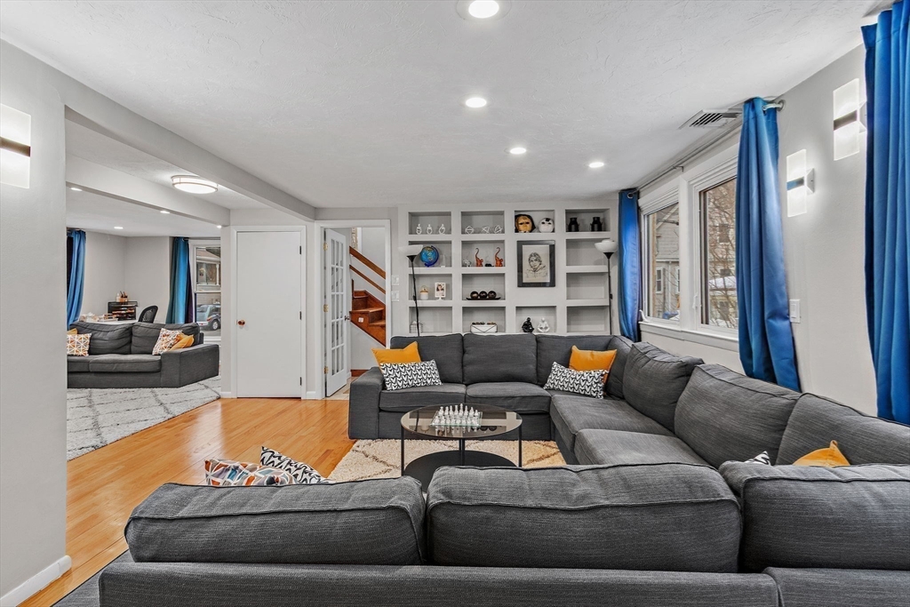 60 Agassiz Avenue