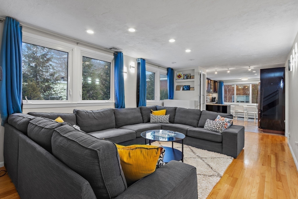 60 Agassiz Avenue