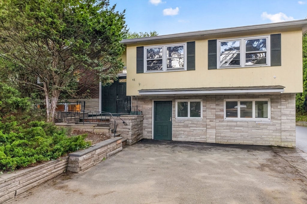 Photo of 48 Oxford Rd, Westwood, MA