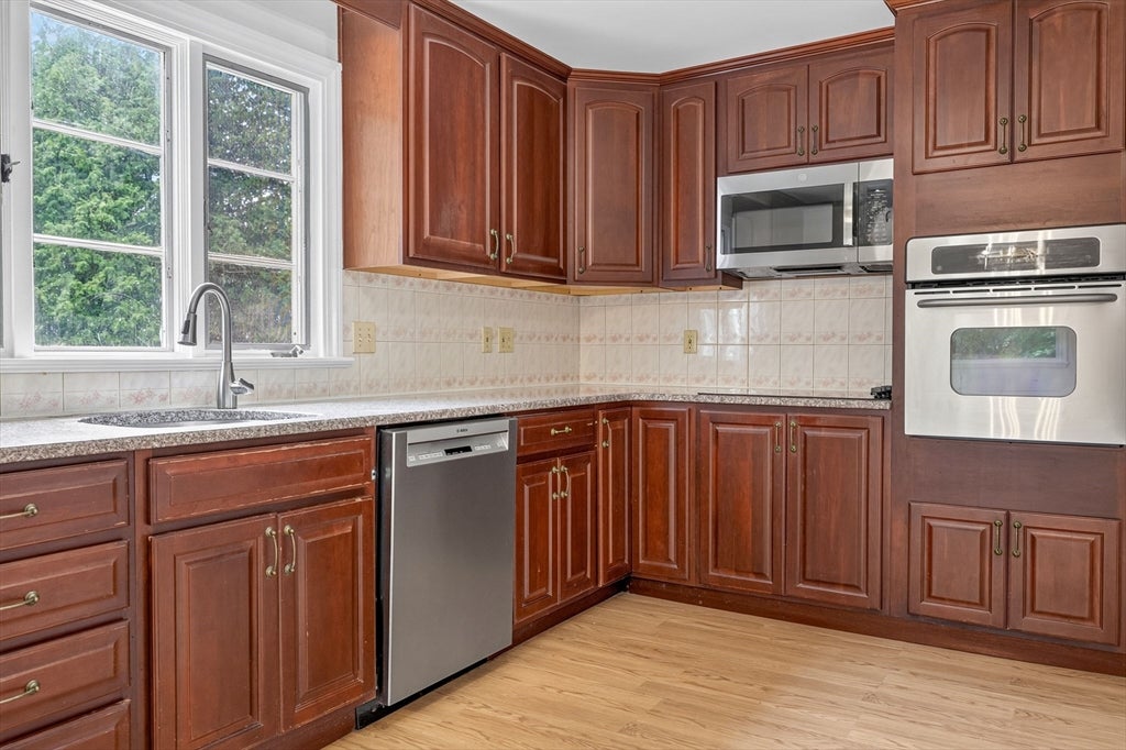 48 Oxford Rd, Westwood, MA, 48 Oxford Rd, Westwood, MA Photo #11
