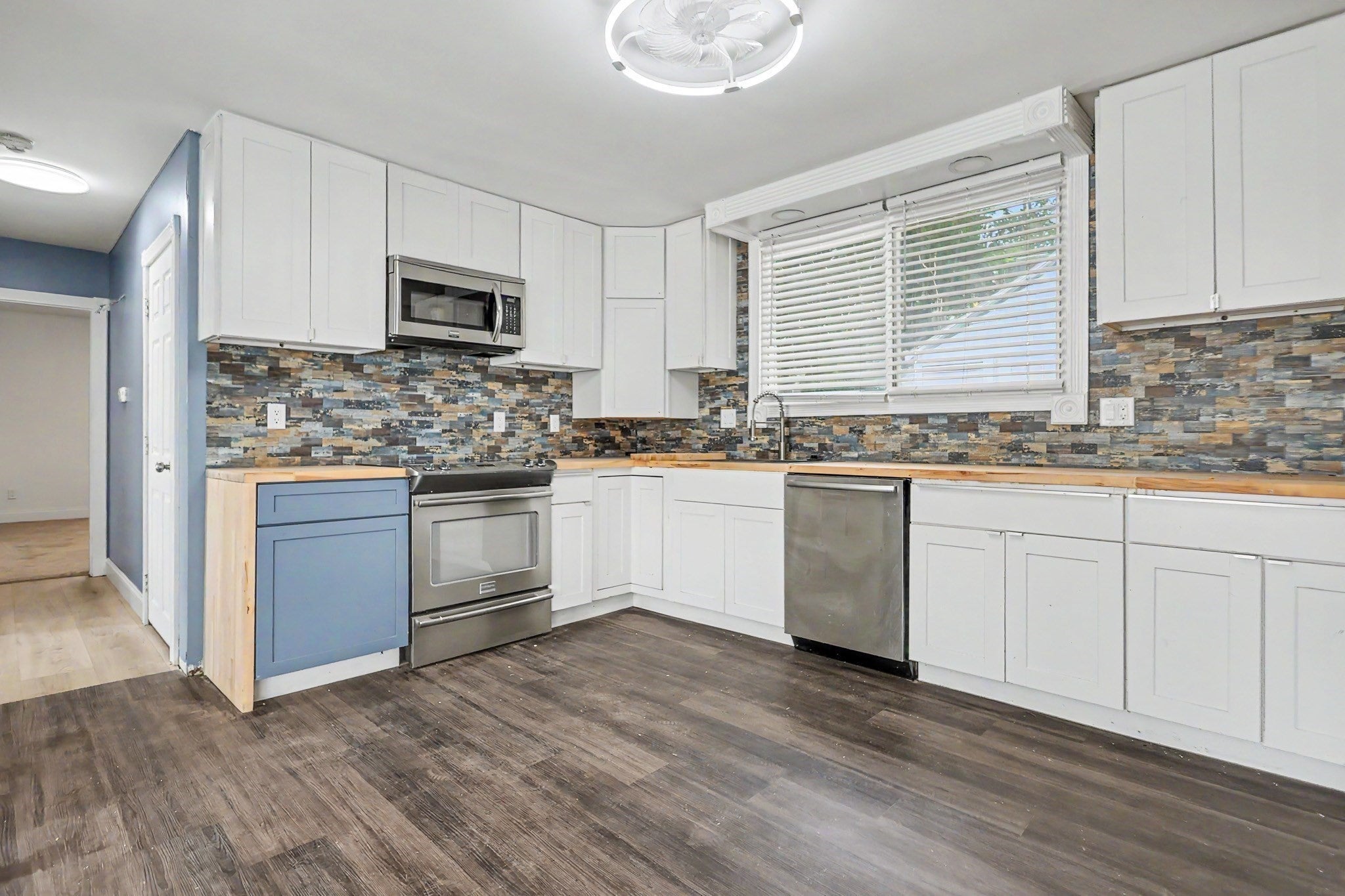 188 Oak St, Methuen, MA, 188 Oak St, Methuen, MA Photo #4