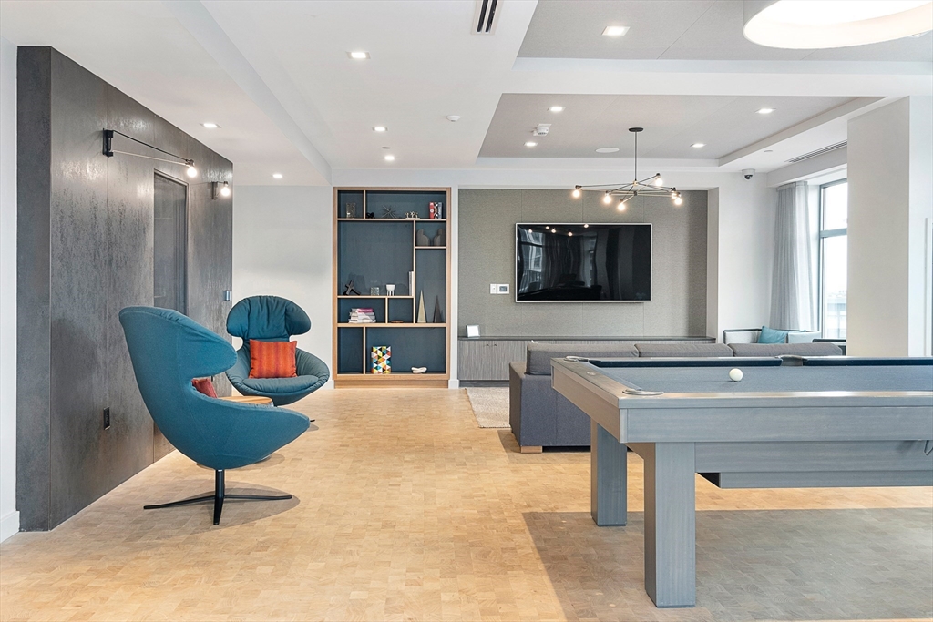 Somerville, Massachusetts 02145, United States, 2 Bedrooms Bedrooms, ,1 BathroomBathrooms,Residential,Active,245121