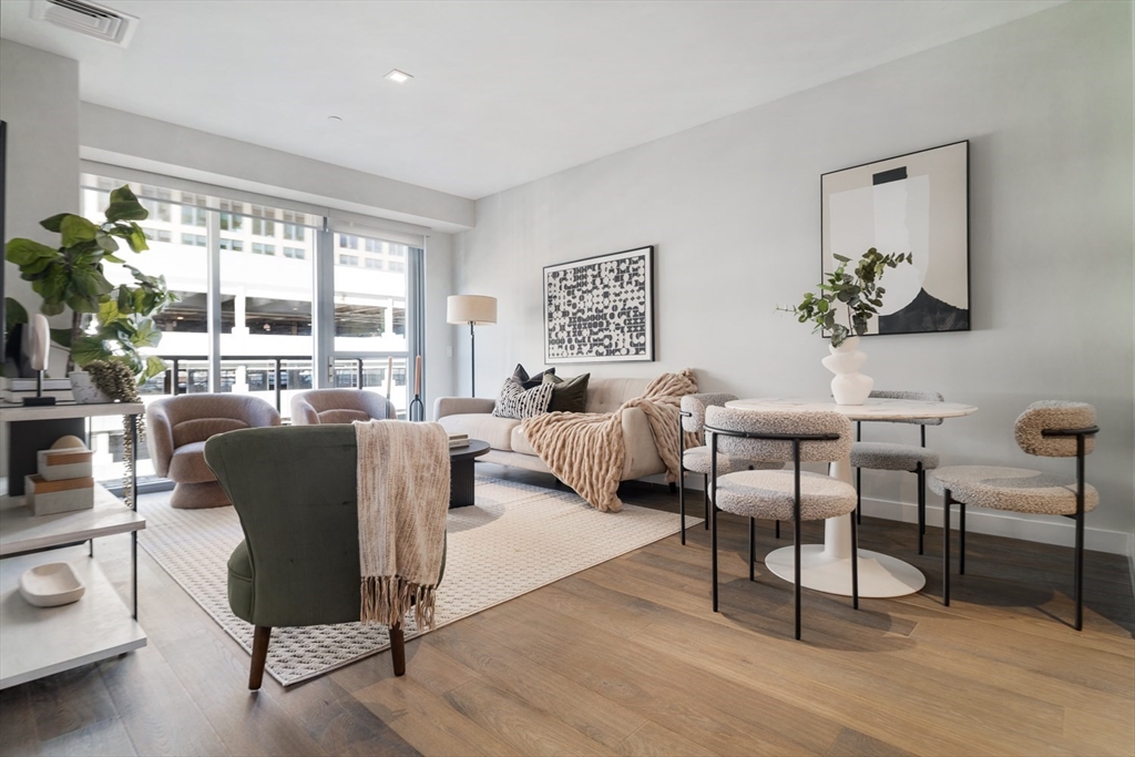 Somerville, Massachusetts 02145, United States, 2 Bedrooms Bedrooms, ,1 BathroomBathrooms,Residential,Active,245121