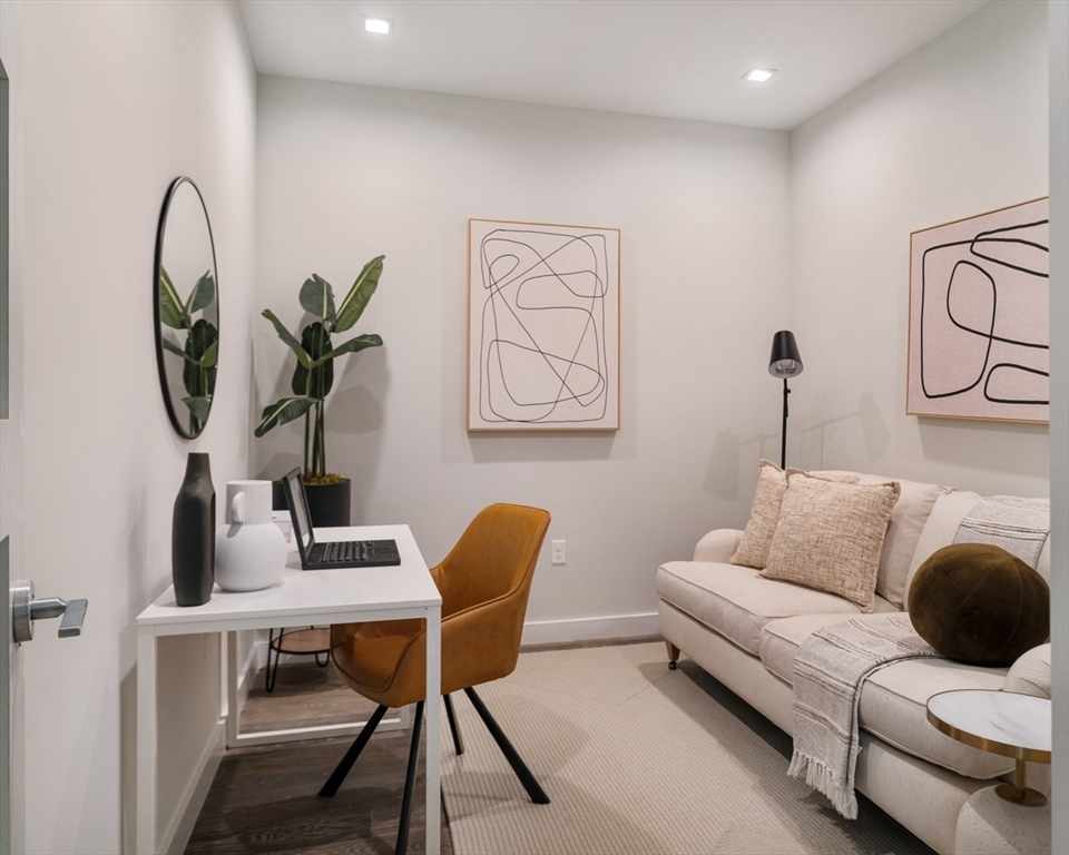 Somerville, Massachusetts 02145, United States, 2 Bedrooms Bedrooms, ,1 BathroomBathrooms,Residential,Active,245121