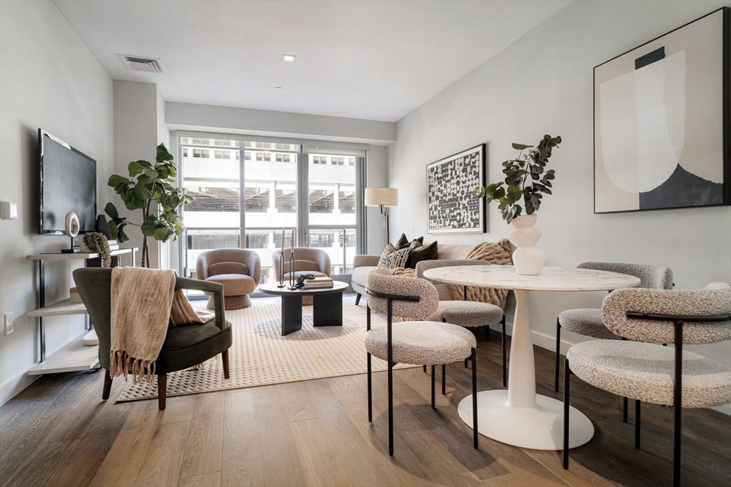 Somerville, Massachusetts 02145, United States, 2 Bedrooms Bedrooms, ,1 BathroomBathrooms,Residential,Active,245121