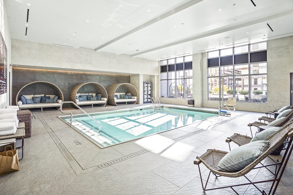 Somerville, Massachusetts 02145, United States, 2 Bedrooms Bedrooms, ,1 BathroomBathrooms,Residential,Active,245121