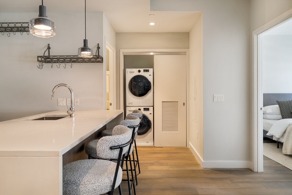 Somerville, Massachusetts 02145, United States, 2 Bedrooms Bedrooms, ,1 BathroomBathrooms,Residential,Active,245121