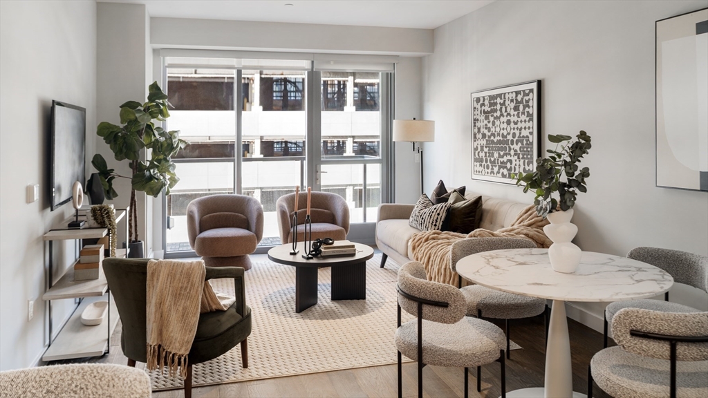 Somerville, Massachusetts 02145, United States, 2 Bedrooms Bedrooms, ,1 BathroomBathrooms,Residential,Active,245121