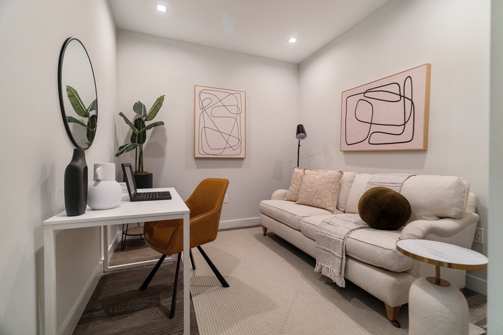 Somerville, Massachusetts 02145, United States, 2 Bedrooms Bedrooms, ,1 BathroomBathrooms,Residential,Active,245121