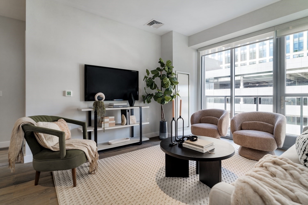 Somerville, Massachusetts 02145, United States, 2 Bedrooms Bedrooms, ,1 BathroomBathrooms,Residential,Active,245121