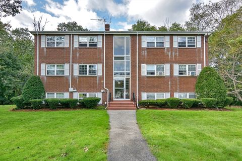 Photo of 50 Edgelawn Ave #6, North Andover, MA 01845 (MLS # 73515841)