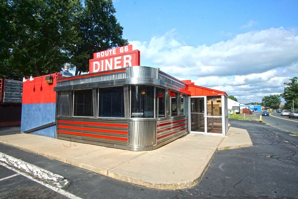 Photo 1 of 28 — 950 Bay St, Springfield, MA 01109