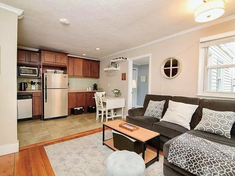 206 Bunker Hill St 3