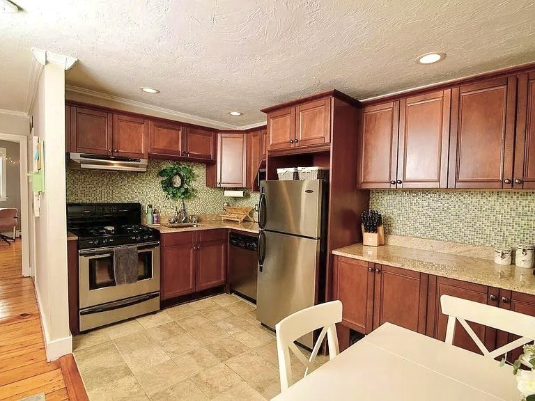 206 Bunker Hill St 3