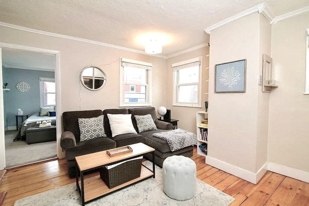 206 Bunker Hill St 3