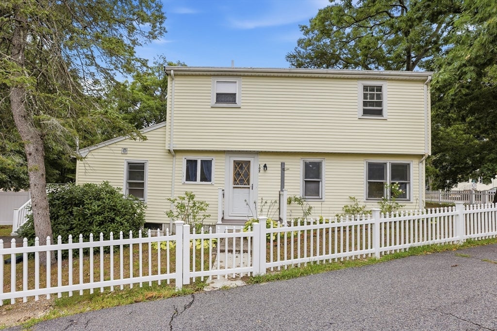 107 Pond St, Rockland, MA Photo #2