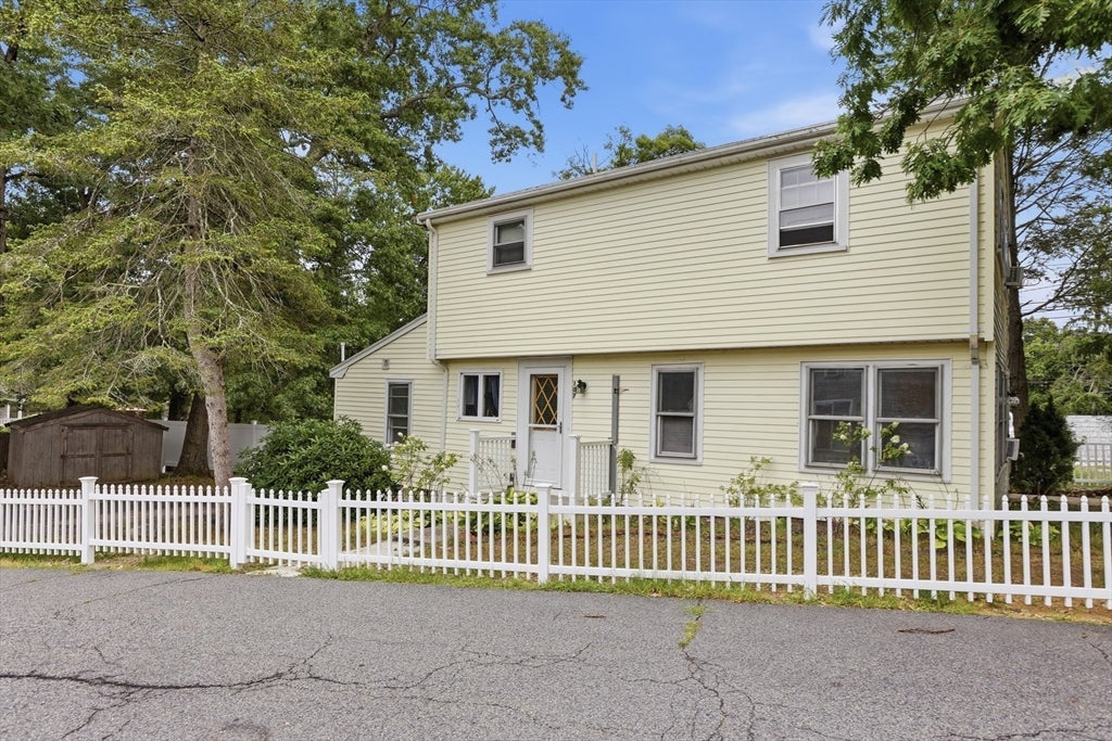 107 Pond St, Rockland, MA Photo #3