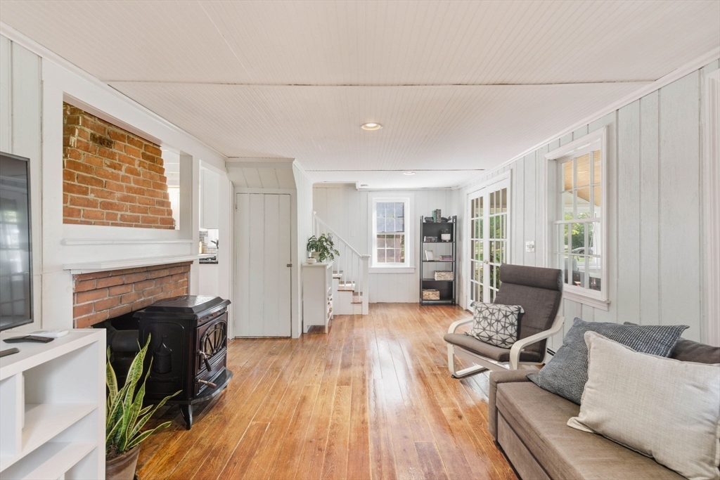 38 N Dennis Rd